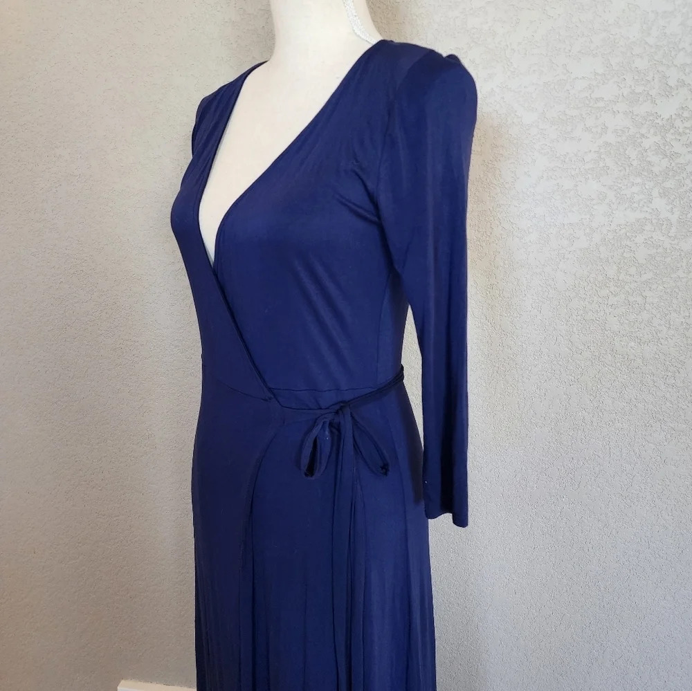 Lulu's Garden District Blue jersey material  Maxi wrap dress size Medium - Picture 9 of 10